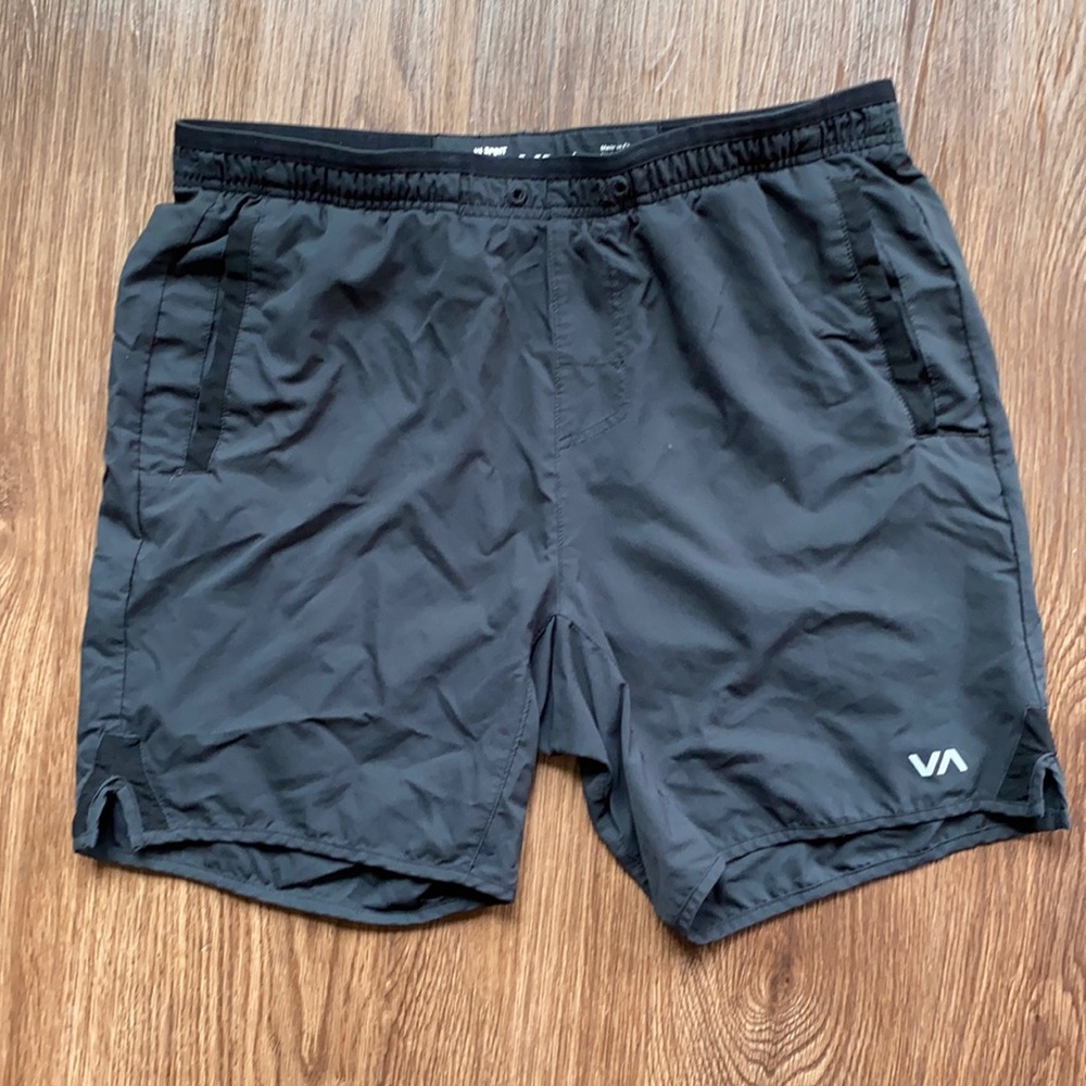 RVCA L shorts GUC